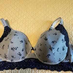 Cacique Navy/white T-Shirt Bra 42D